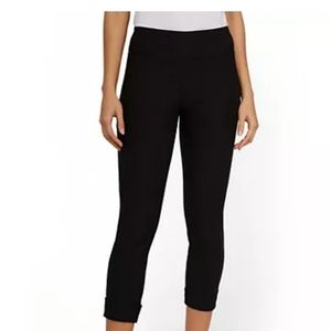 High waisted Capri pull-on pants